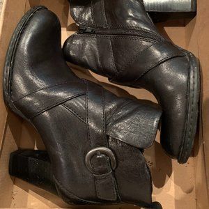 BORN - SHOLA - Black (Size 7.5)